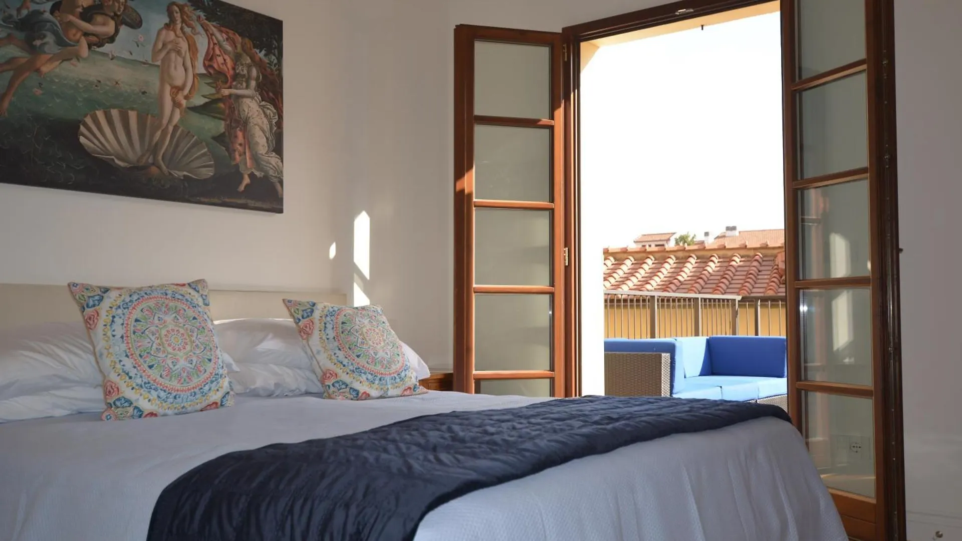 Servi Elegant Apartment With Terrace Florence