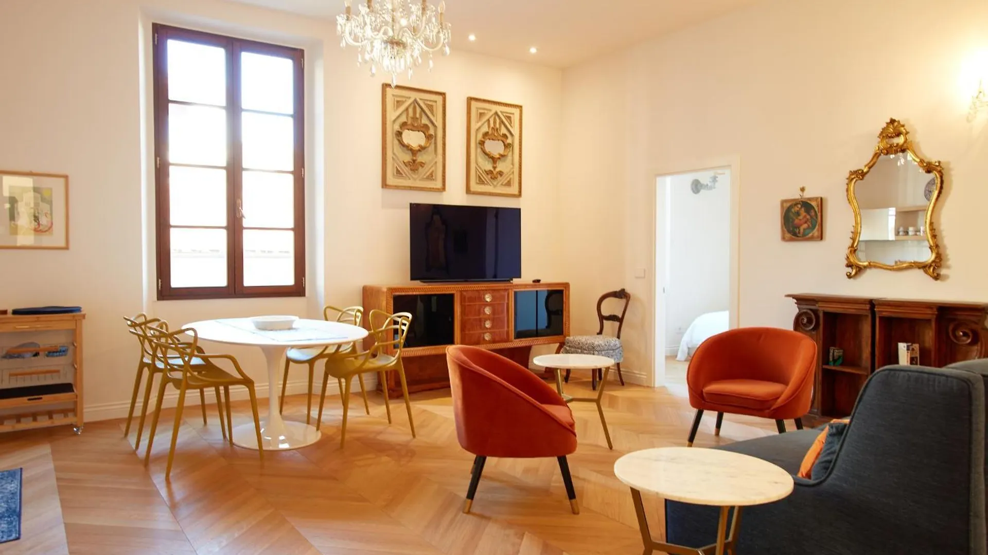 Servi Elegant Apartment With Terrace Florence