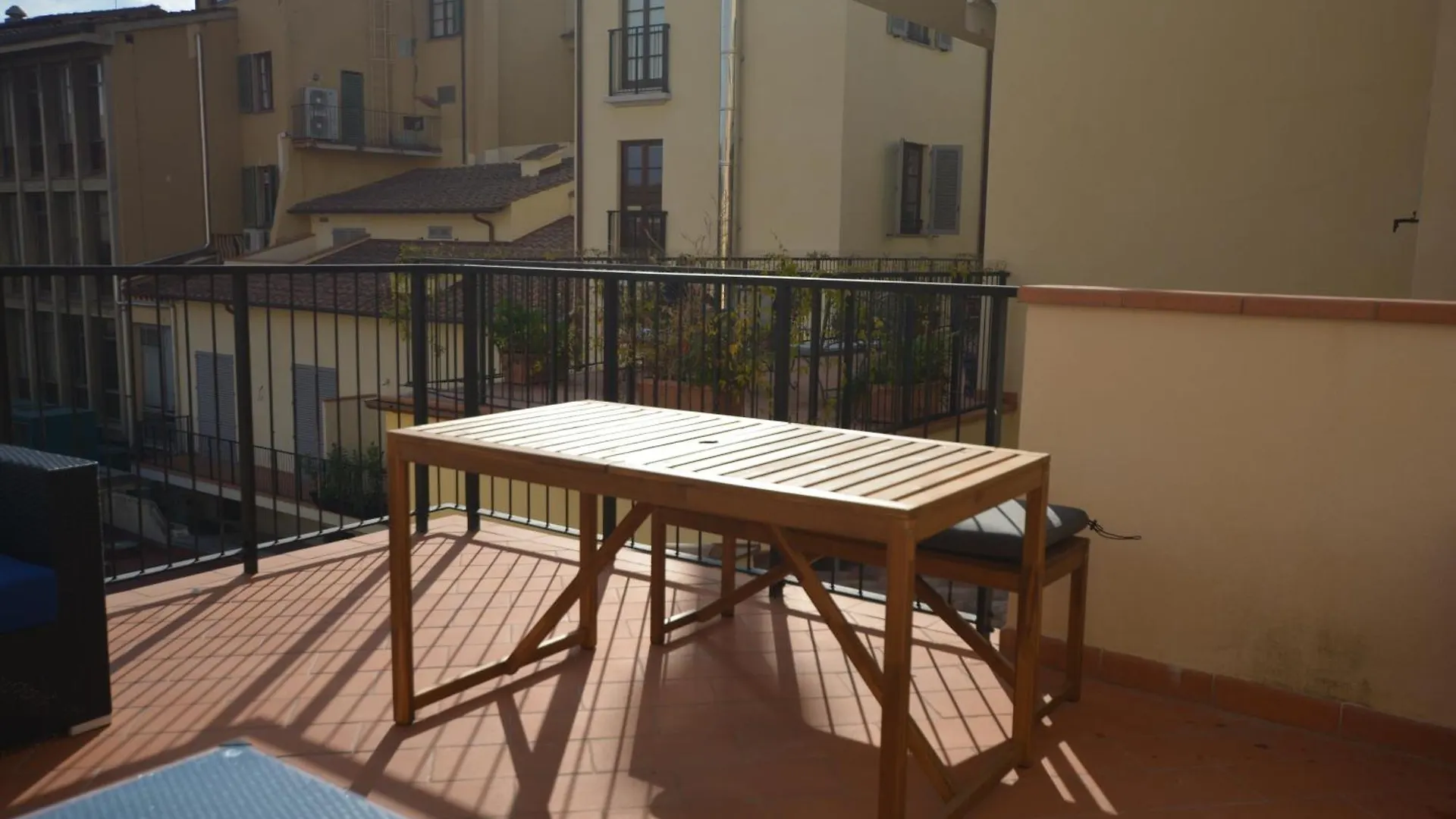 Servi Elegant Apartment With Terrace Florence