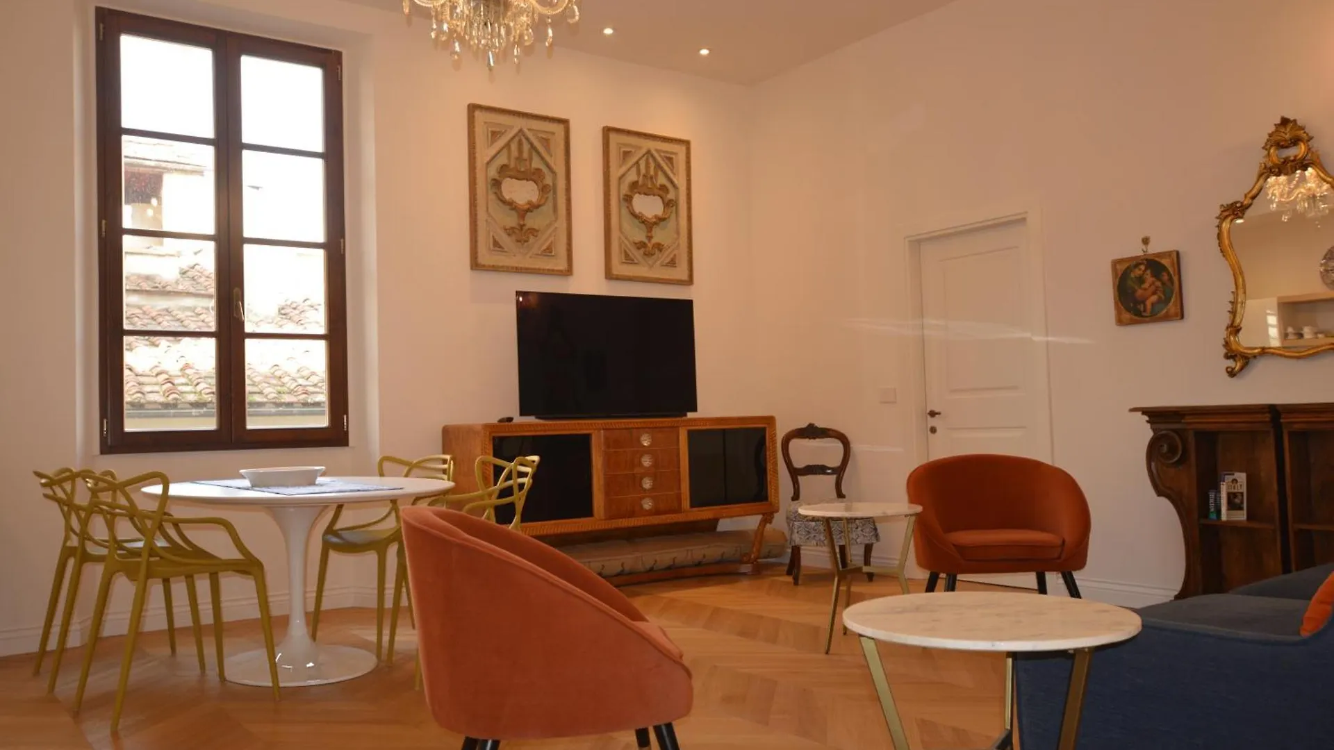 Servi Elegant Apartment With Terrace Florence