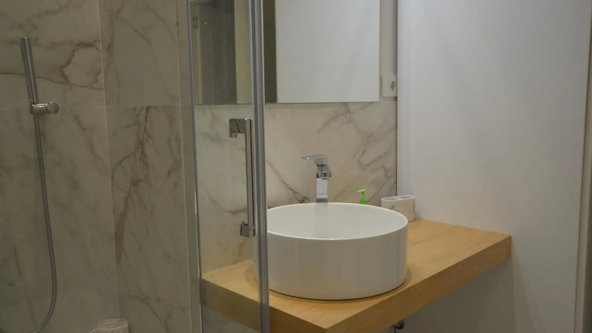 Servi Elegant Apartment With Terrace Florence