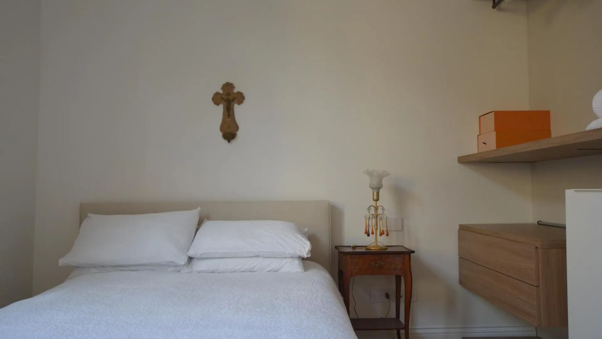 Servi Elegant Apartment With Terrace Florence Italy