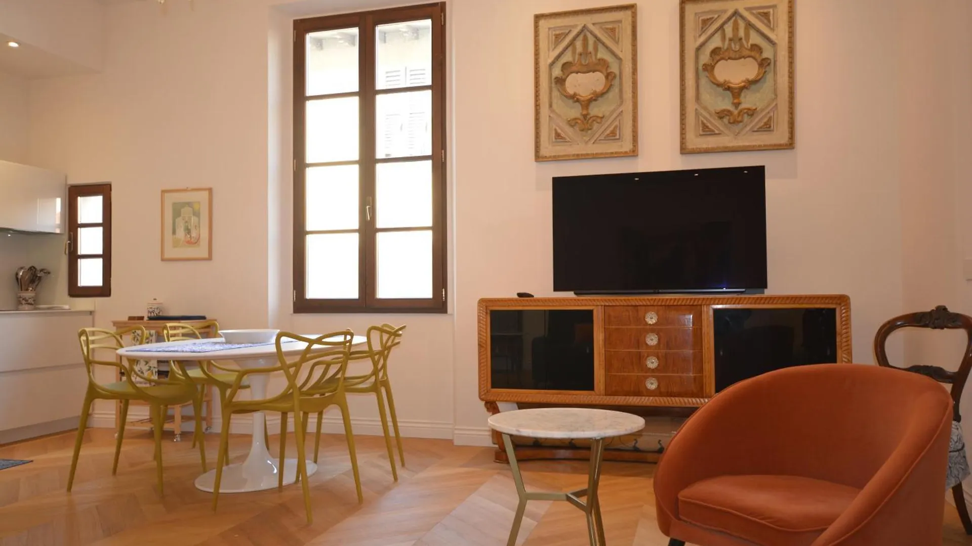 Servi Elegant Apartment With Terrace Florence Italy