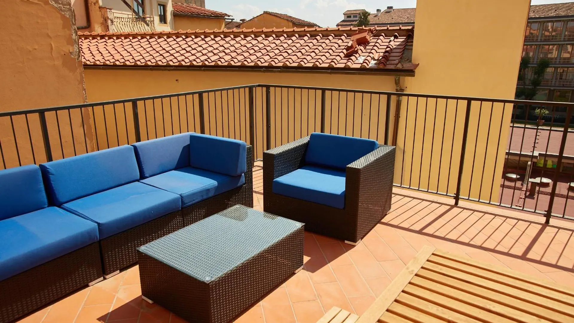 Servi Elegant Apartment With Terrace Florence