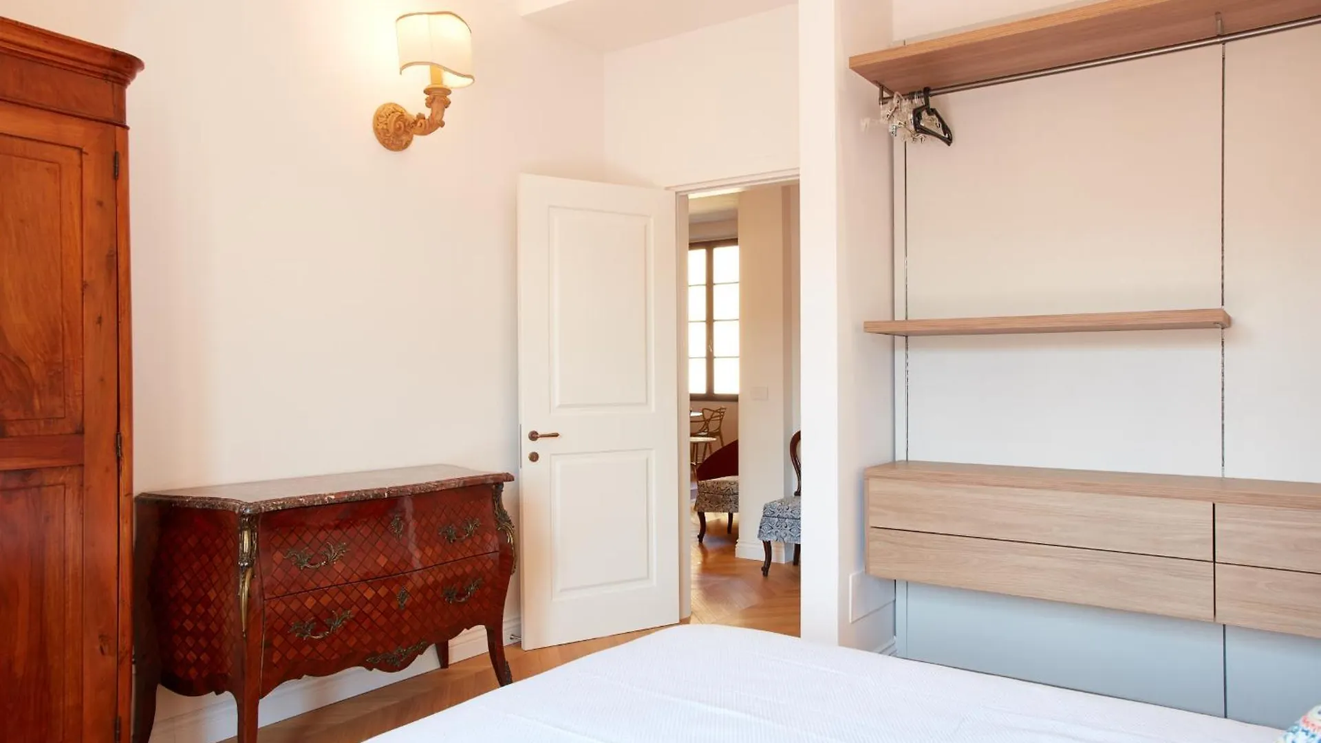 Servi Elegant Apartment With Terrace Florence
