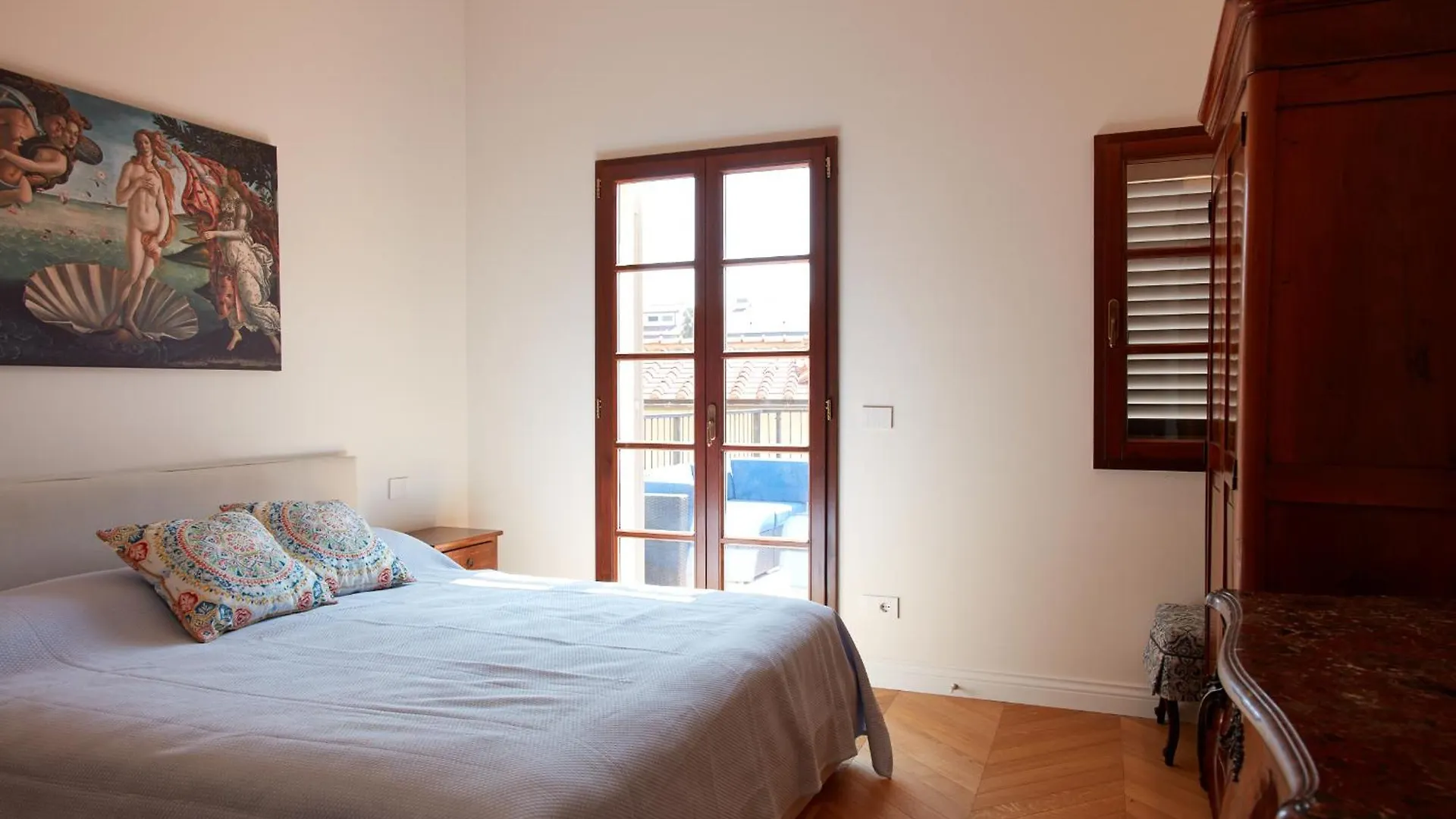 Servi Elegant Apartment With Terrace Florence