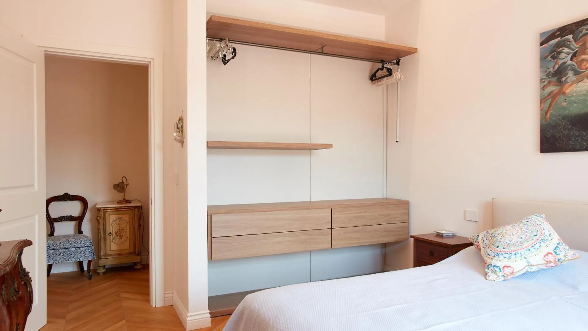 Servi Elegant Apartment With Terrace Florence